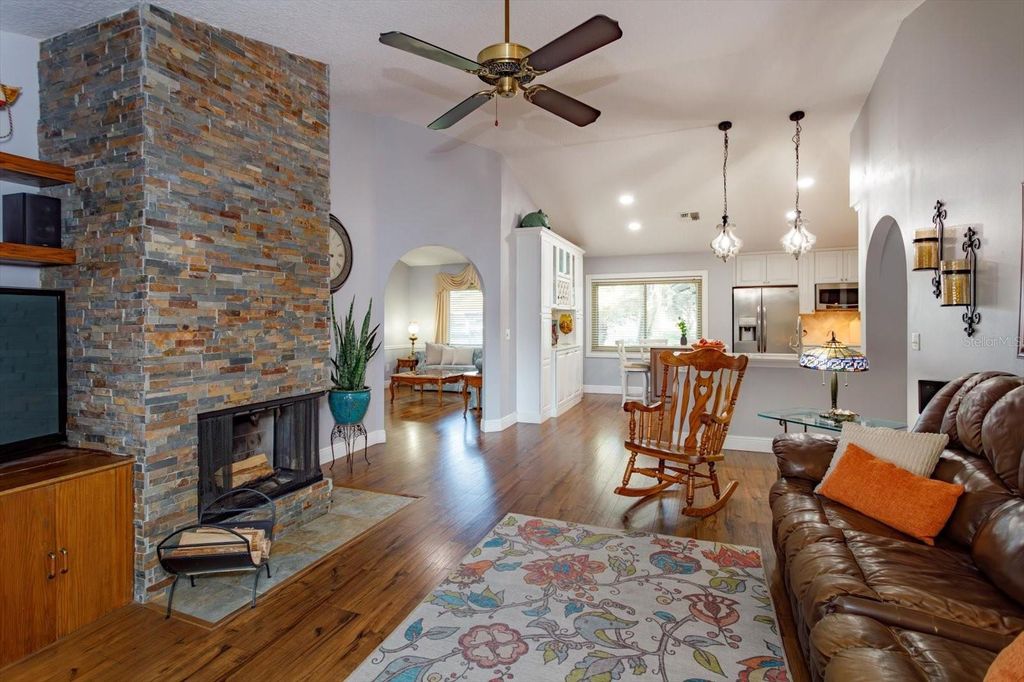 Image 11 of property listing at 9237 SABAL PALM CIRCLE, Windermere, FL 34786