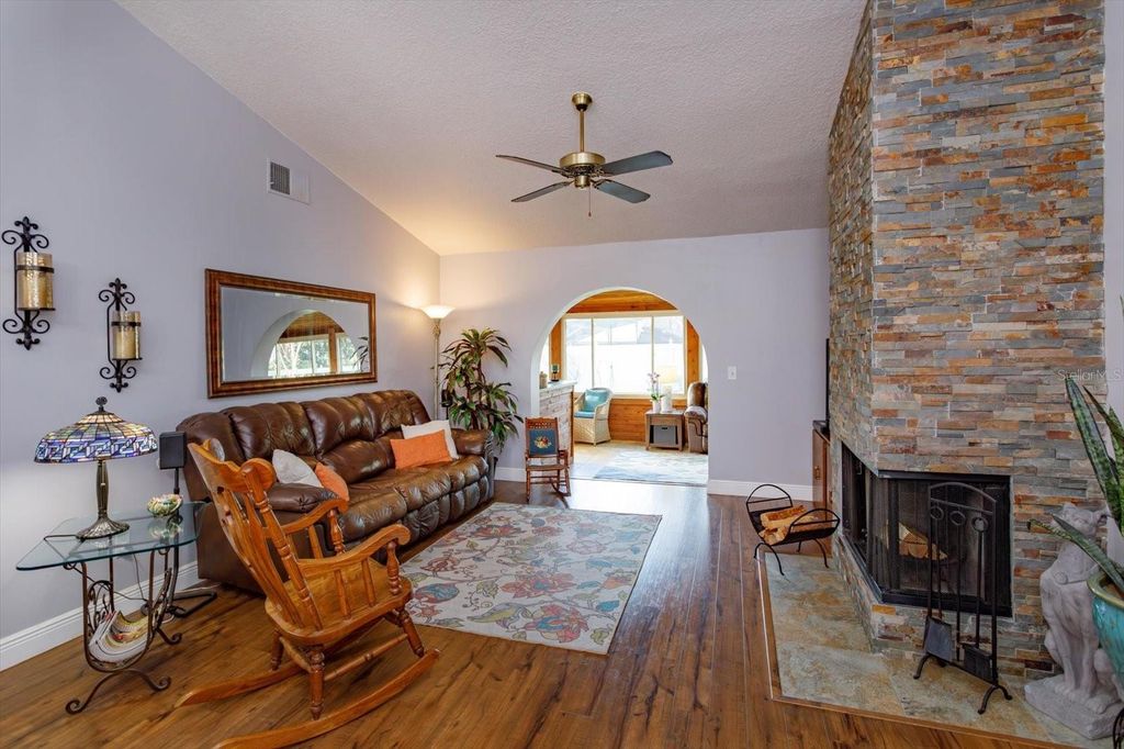 Image 12 of property listing at 9237 SABAL PALM CIRCLE, Windermere, FL 34786