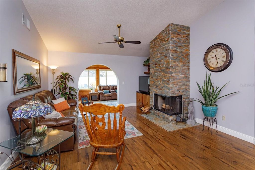 Image 13 of property listing at 9237 SABAL PALM CIRCLE, Windermere, FL 34786