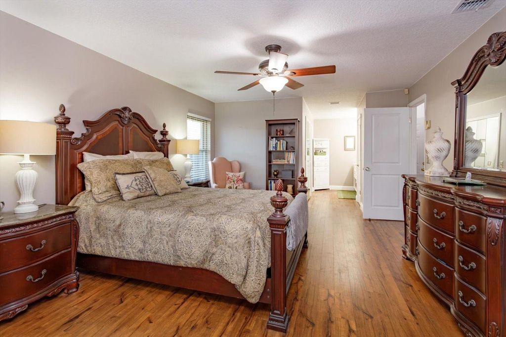 Image 20 of property listing at 9237 SABAL PALM CIRCLE, Windermere, FL 34786