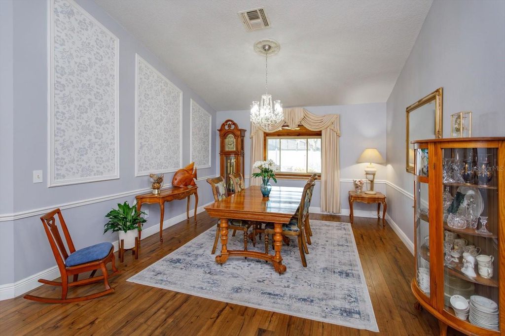 Image 4 of property listing at 9237 SABAL PALM CIRCLE, Windermere, FL 34786