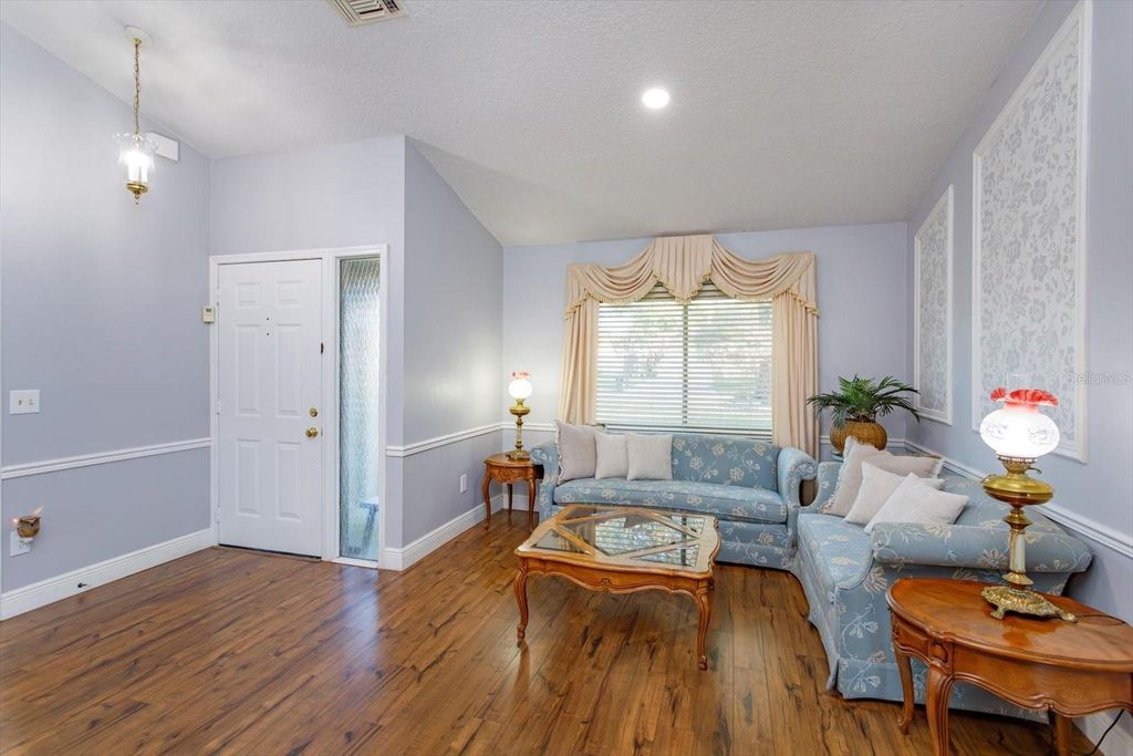 Image 6 of property listing at 9237 SABAL PALM CIRCLE, Windermere, FL 34786