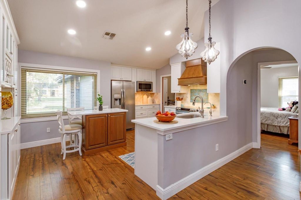 Image 8 of property listing at 9237 SABAL PALM CIRCLE, Windermere, FL 34786