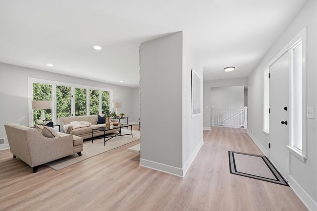 2882 Rice Creek Terrace, New Brighton, MN 55112
