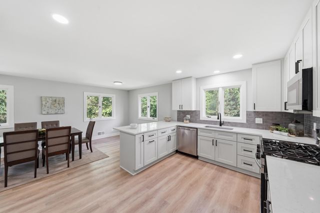 2882 Rice Creek Terrace, New Brighton, MN 55112