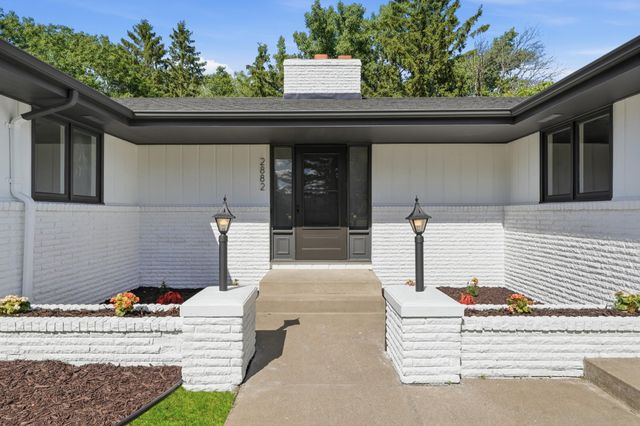 2882 Rice Creek Terrace, New Brighton, MN 55112
