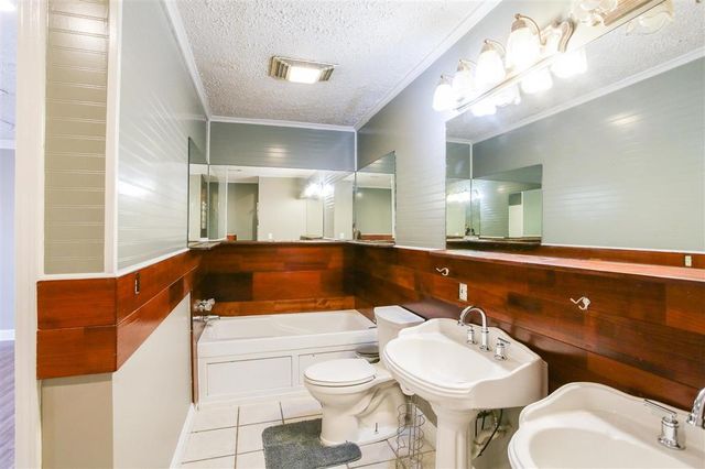 1015 Paris Street, Lake Charles, LA 70605