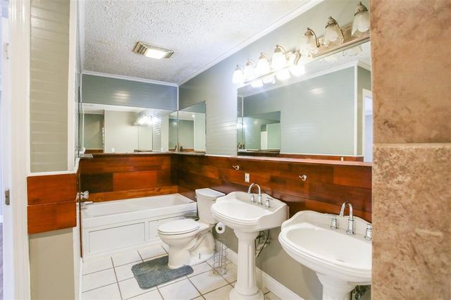 1015 Paris Street, Lake Charles, LA 70605