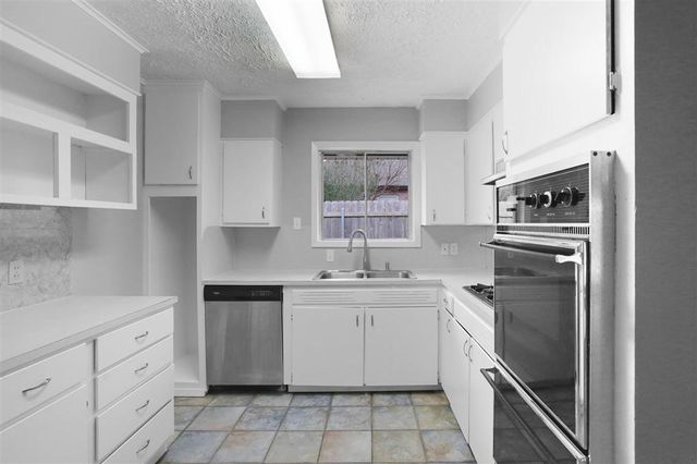 1015 Paris Street, Lake Charles, LA 70605