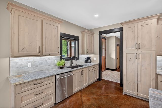 106 Pleasant Shade Lane, Monterey, TN 38574