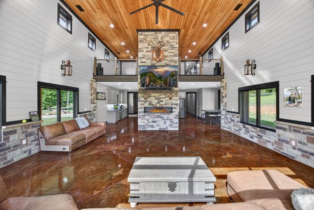 106 Pleasant Shade Lane, Monterey, TN 38574