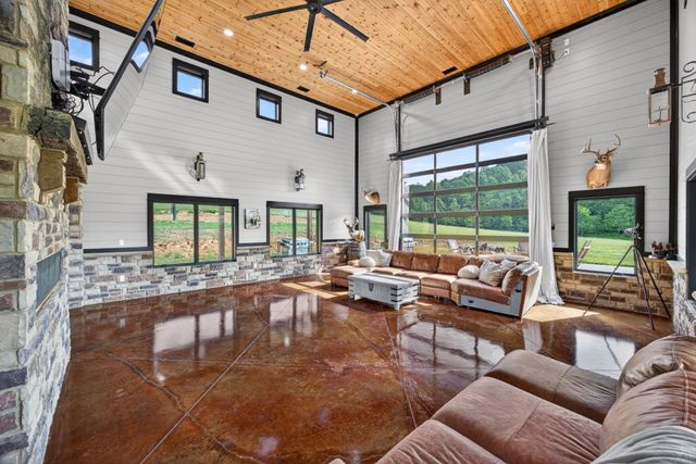 106 Pleasant Shade Lane, Monterey, TN 38574