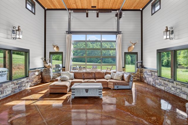 106 Pleasant Shade Lane, Monterey, TN 38574