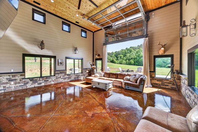106 Pleasant Shade Lane, Monterey, TN 38574