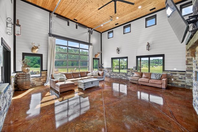 106 Pleasant Shade Lane, Monterey, TN 38574