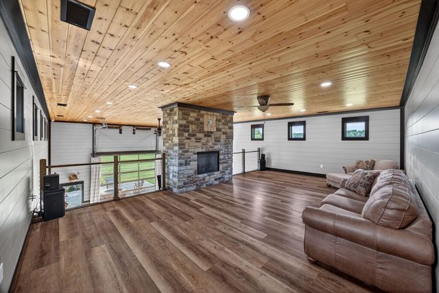 106 Pleasant Shade Lane, Monterey, TN 38574