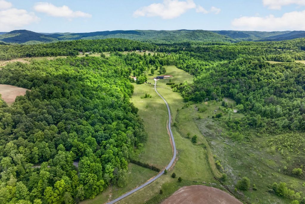 106 Pleasant Shade Lane, Monterey, TN 38574