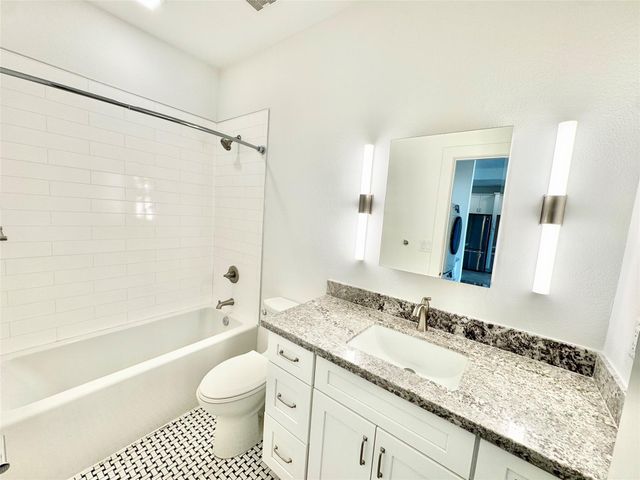 2102 Mechanic Street 204, Galveston, TX 77550