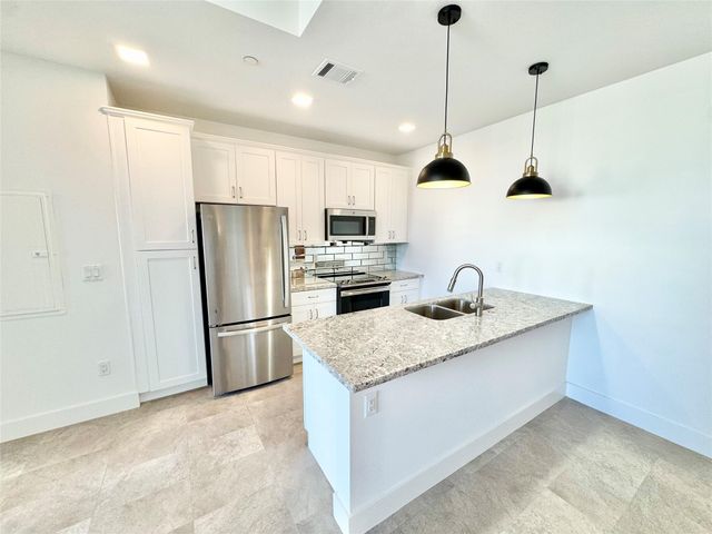 2102 Mechanic Street 204, Galveston, TX 77550