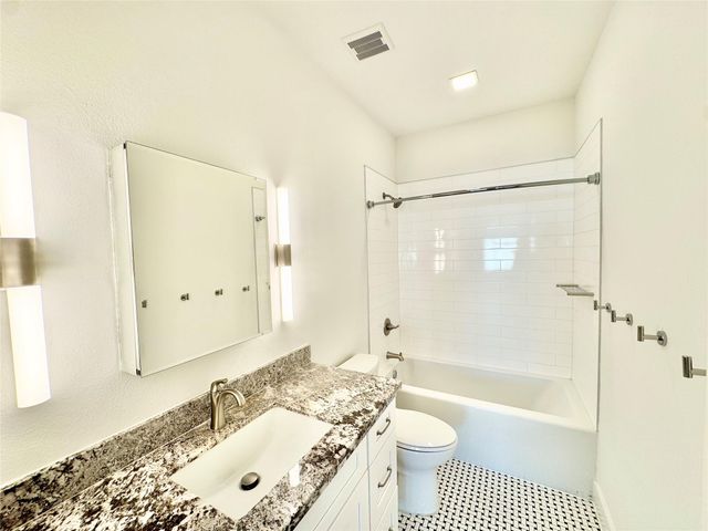 2102 Mechanic Street 204, Galveston, TX 77550