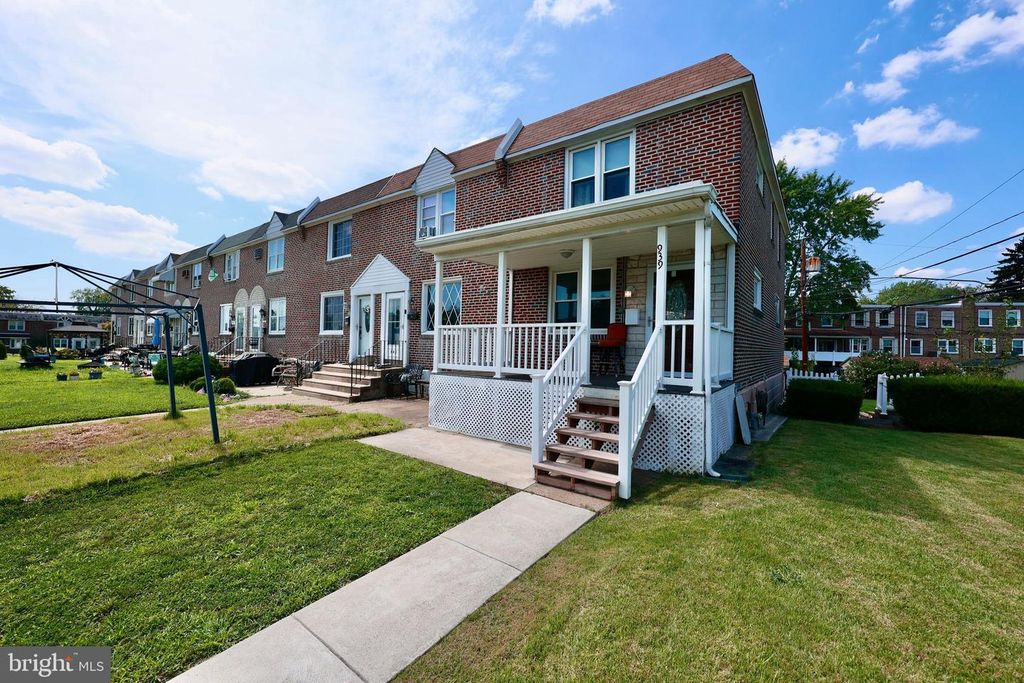 939 MAPLE AVE, GLENOLDEN, PA 19036 — photo 2