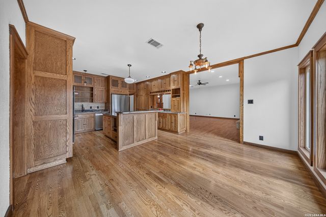 17840 HELOTES SPRINGS RD, Helotes, TX 78023