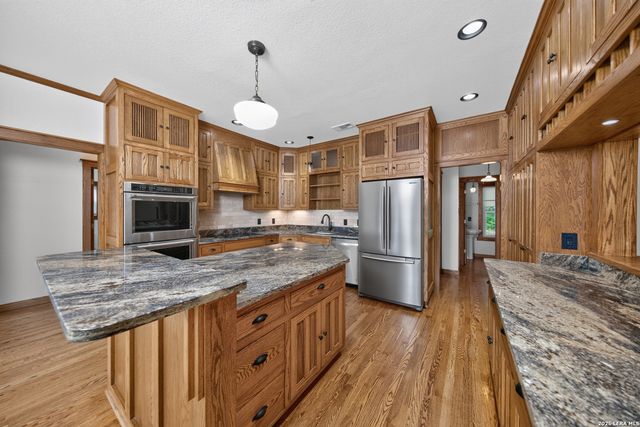 17840 HELOTES SPRINGS RD, Helotes, TX 78023