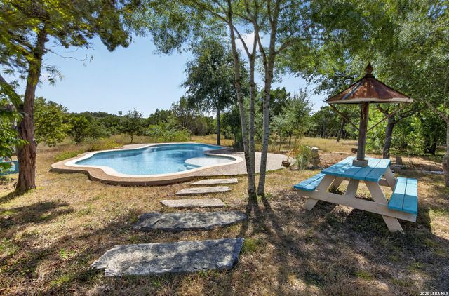 17840 HELOTES SPRINGS RD, Helotes, TX 78023