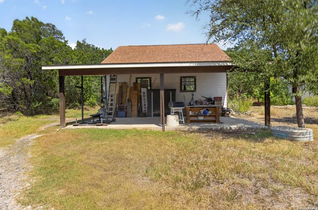 17840 HELOTES SPRINGS RD, Helotes, TX 78023
