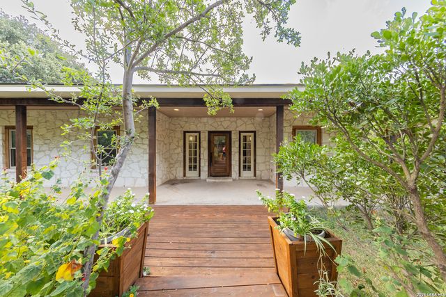 17840 HELOTES SPRINGS RD, Helotes, TX 78023