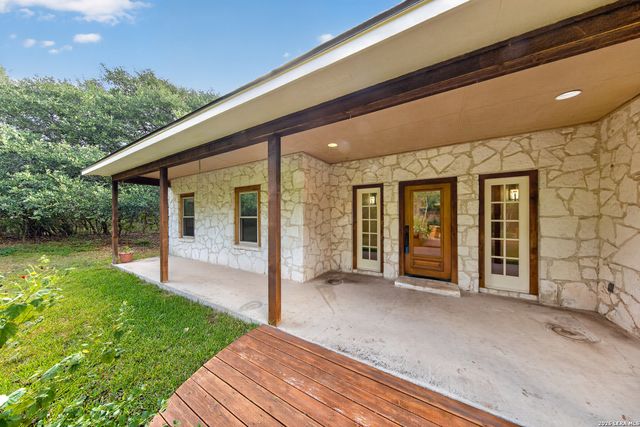 17840 HELOTES SPRINGS RD, Helotes, TX 78023