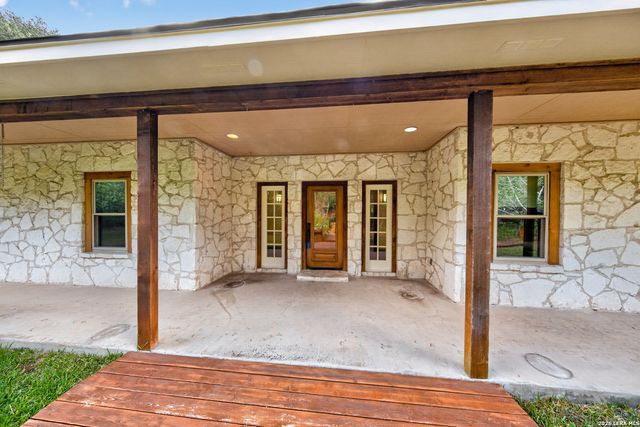 17840 HELOTES SPRINGS RD, Helotes, TX 78023