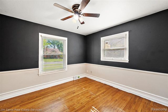 2371 Allard Avenue, Grosse Pointe Woods, MI 48236