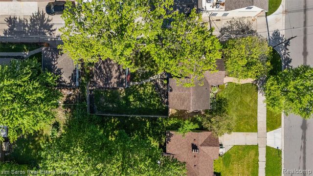 2371 Allard Avenue, Grosse Pointe Woods, MI 48236
