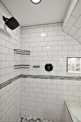 2371 Allard Avenue, Grosse Pointe Woods, MI 48236