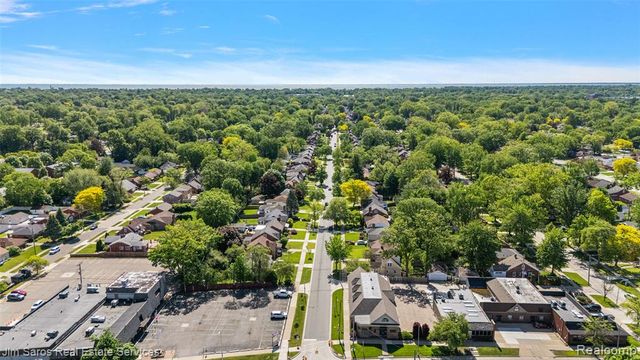 2371 Allard Avenue, Grosse Pointe Woods, MI 48236