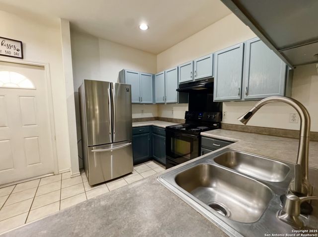 22134 Goldcrest Run, San Antonio, TX 78260