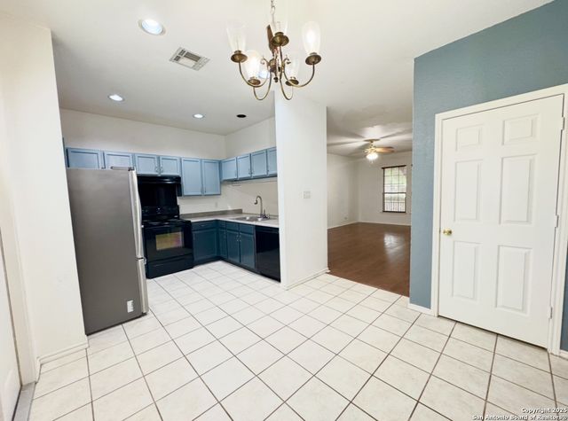 22134 Goldcrest Run, San Antonio, TX 78260