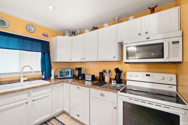 1081 E Smith Circle, Paoli, IN 47454