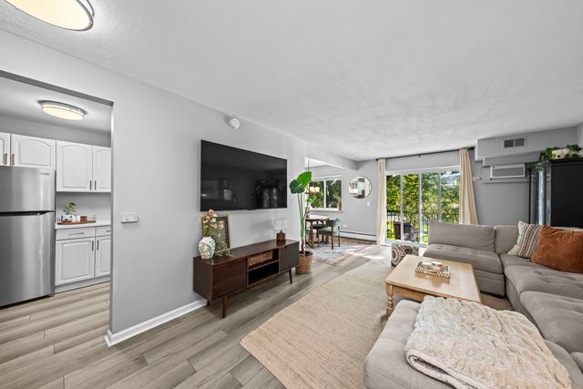1215 N Waterman Avenue 3C, Arlington Heights, IL 60004