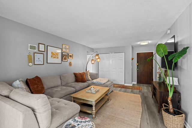 1215 N Waterman Avenue 3C, Arlington Heights, IL 60004