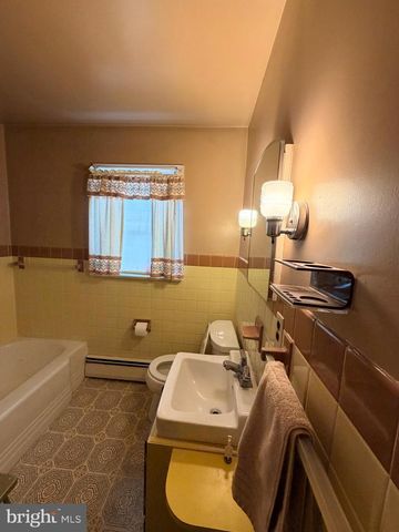 429 FAGLEYSVILLE RD, Perkiomenville, PA 18074