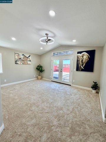 2163 Garnet Cir, Vallejo, CA 94591