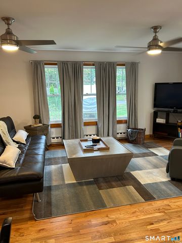 28 Sugar Street B, Newtown, CT 06470