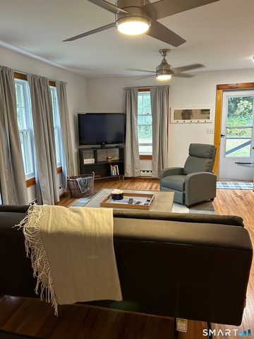 28 Sugar Street B, Newtown, CT 06470