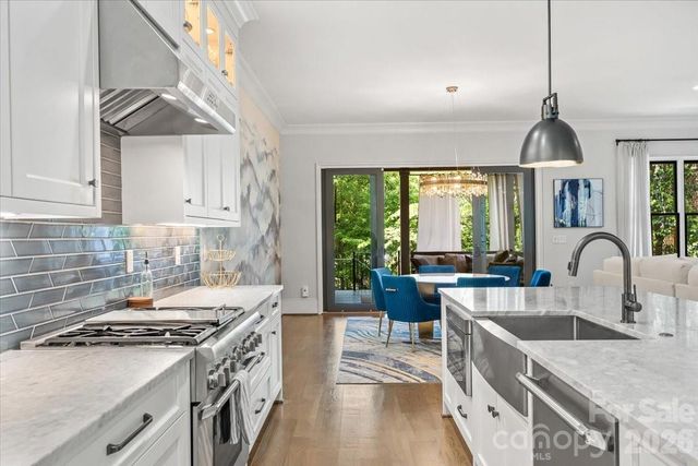 1160 S Kings Drive, Charlotte, NC 28207