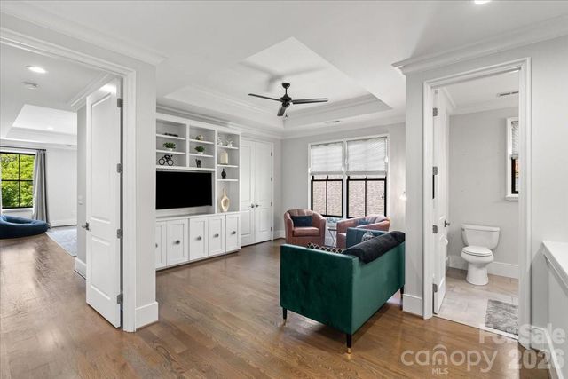 1160 S Kings Drive, Charlotte, NC 28207