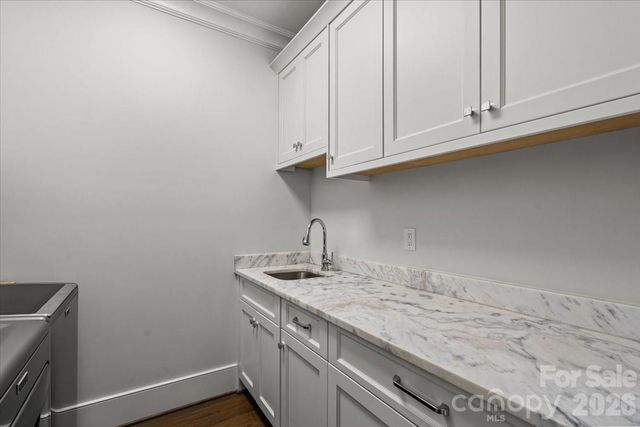1160 S Kings Drive, Charlotte, NC 28207
