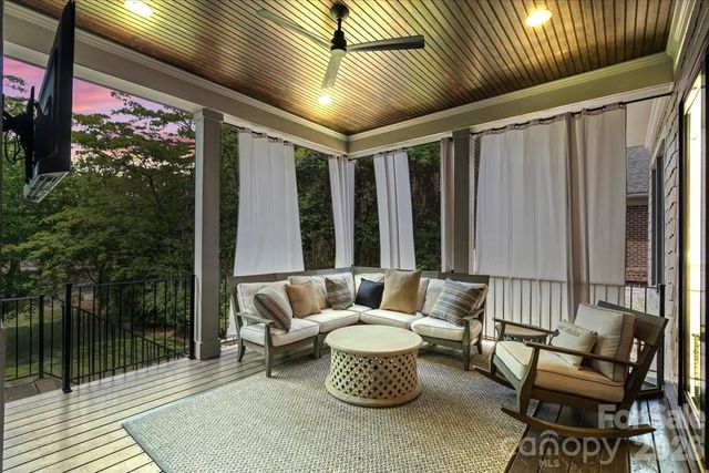 1160 S Kings Drive, Charlotte, NC 28207