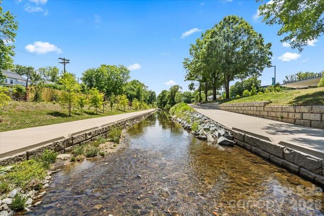 1160 S Kings Drive, Charlotte, NC 28207